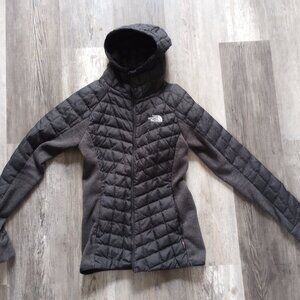 North face sweater medium